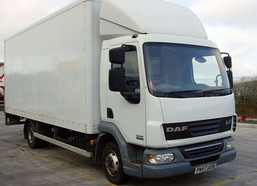 7.5 ton delivery lorry